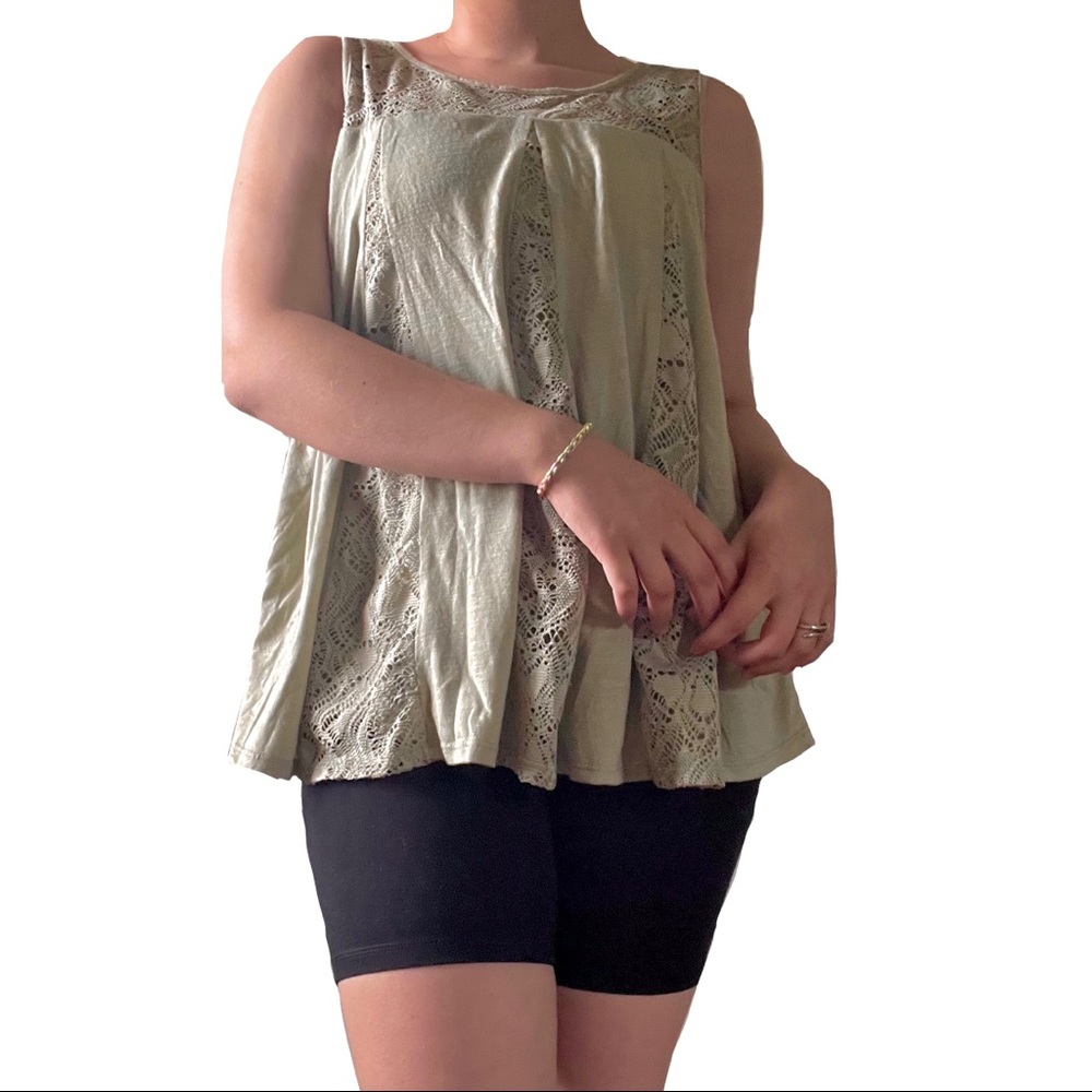 FLOWY TANK TOP